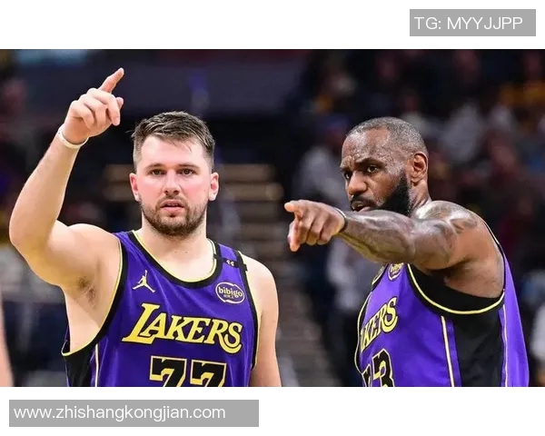 东契奇精准助攻助力詹姆斯追身三分完美命中展现球场默契