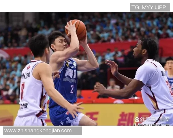 杨瀚森助攻 凯莱布·乐福上篮得手