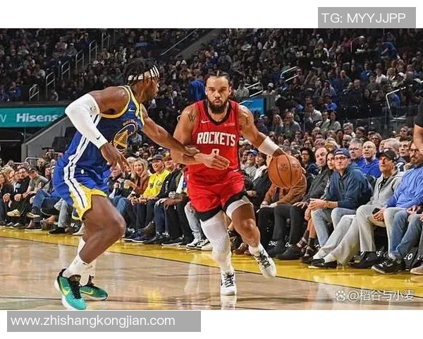 格林送出助攻 狄龙侧翼三分稳稳命中 格林送出助攻 狄龙侧翼三分稳稳命中